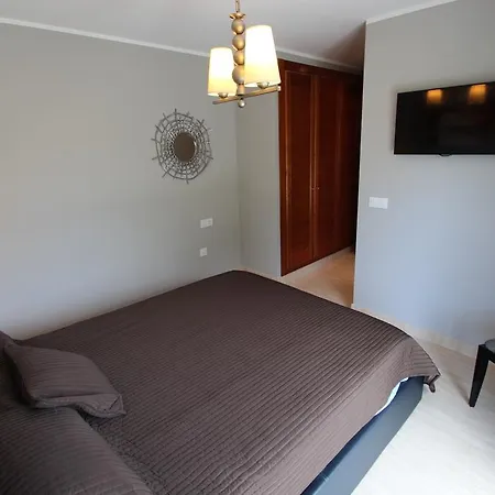 Elena Baladrar Villa *